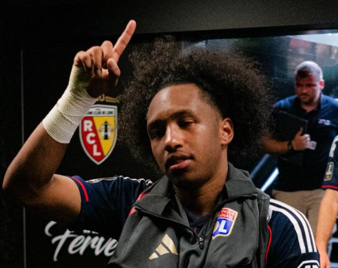 九游娱乐入口-记者：在转会窗口的最后两天，曼联也试图签下马利克-福法纳