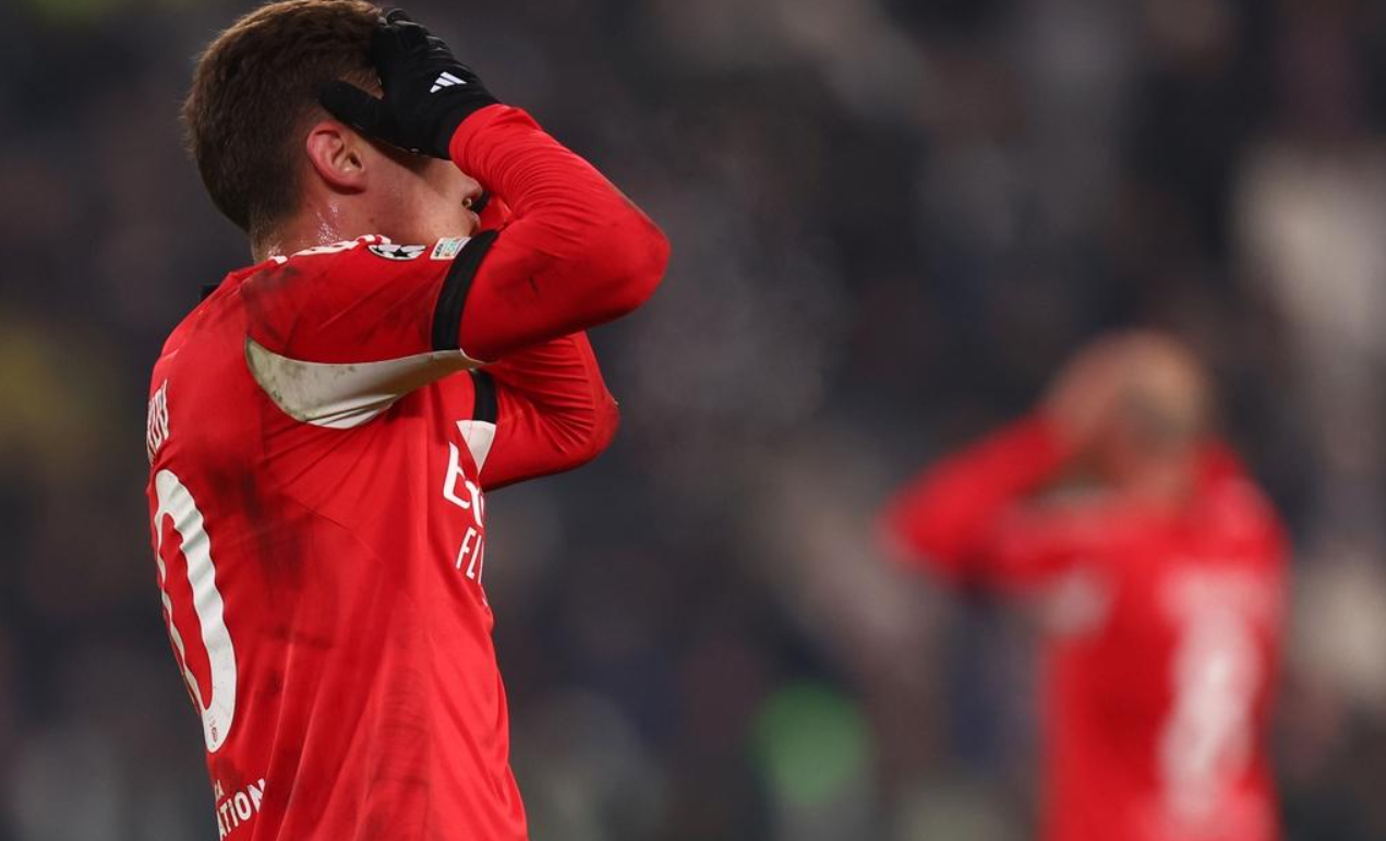 九游娱乐登录入口-点球罚丢！穆里尼奥太绝望，输给斯帕莱蒂，欧冠7场5负太差劲