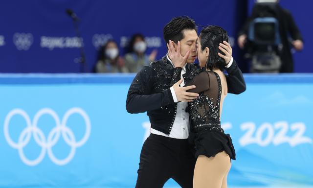 九游娱乐登录入口-冬奥19日看点：“葱桶”冲击金牌 男子冰壶上演决战