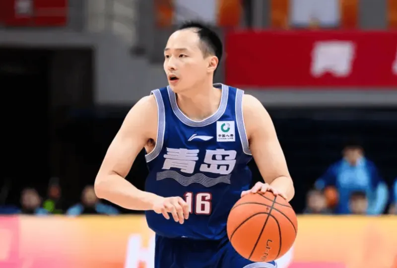 九游娱乐入口-队记：球迷不满顶薪球员王奕博表现，但赛季末段应对他宽容